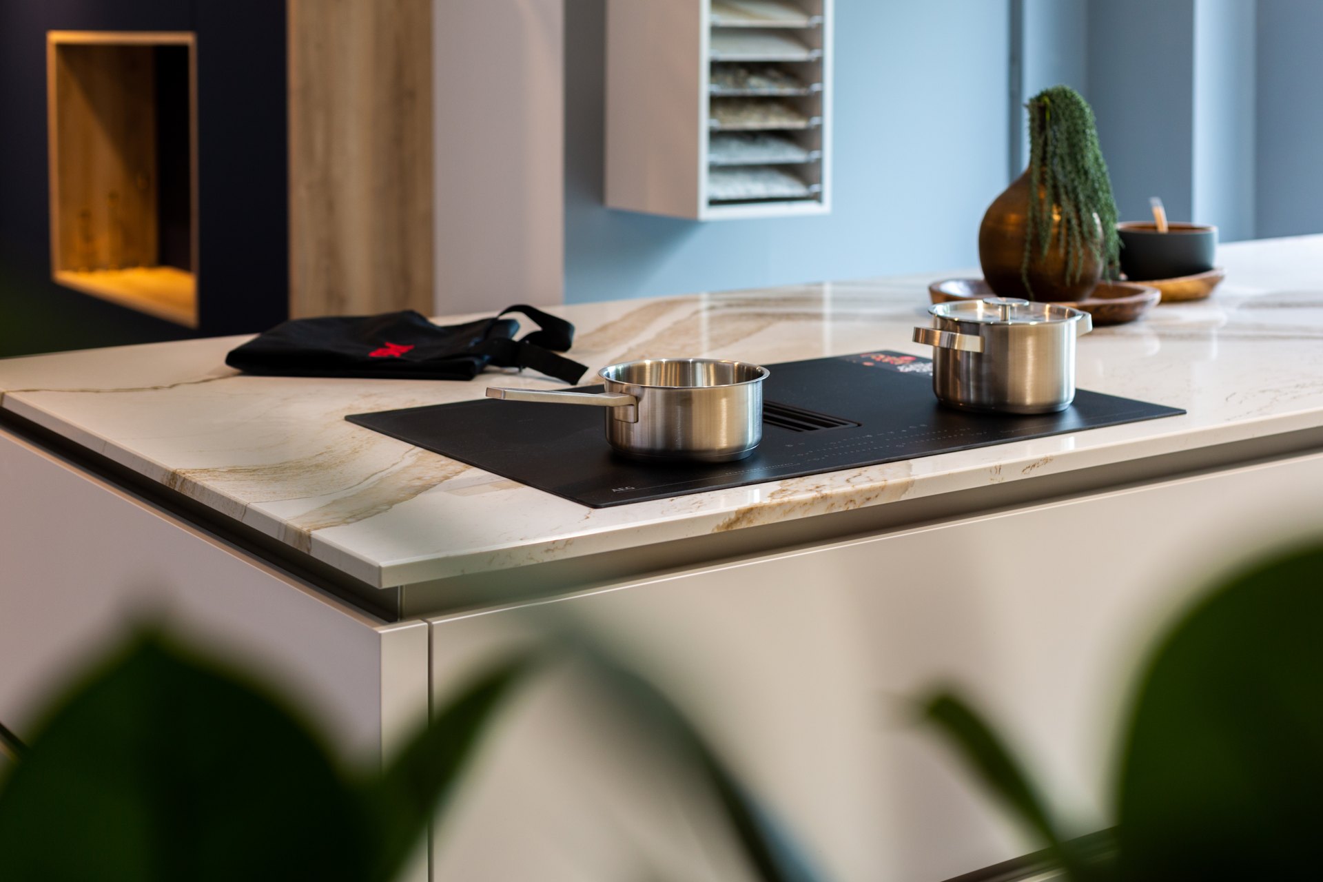 Keuken-kookeiland met inductiekookplaat